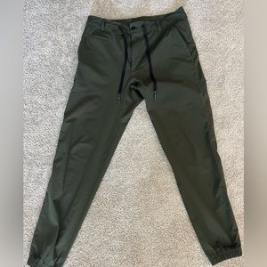 Lululemon Men’s ABC pant in green